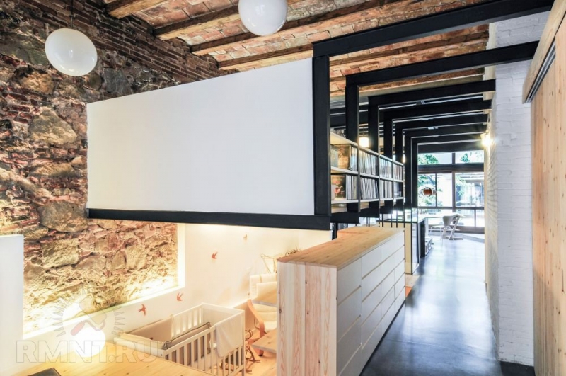 Лестница-книжный шкаф: яркие фотопримеры