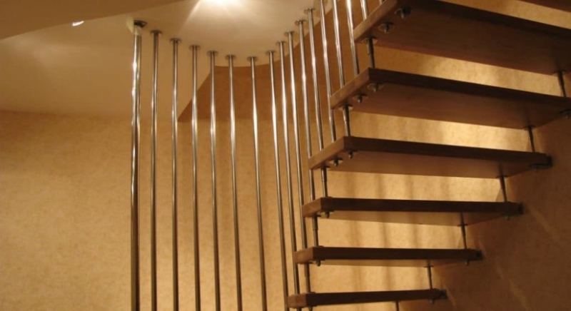 Варианты дизайна и оформления деревянных лестниц в интерьере доме