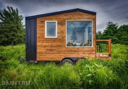 mini-dom-na-koljosah-acorn-snbsppanoramnymi-oknami-5dc4c4f