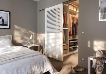 alternativa-obychnoj-dveri-vnbspgarderobnuju-5b8b174