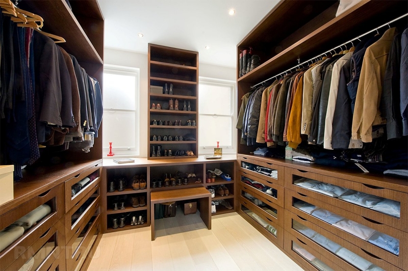 Как дизайнеры подходят к обустройству гардеробной комнаты