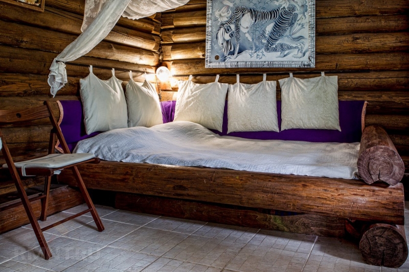 Мебель из брёвен: плюсы, минусы, фотопримеры