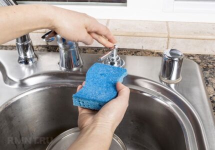 vybiraem-dozator-dispenser-dlja-mojushhih-sredstv-0e9640a