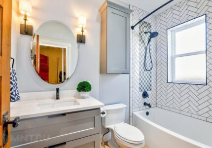 kak-sdelat-malenkuju-vannuju-komnatu-vizualno-bolshe-e85d870