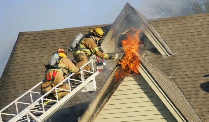 kak-uberech-dachu-zimoj-ot-pozharov-9f76f77