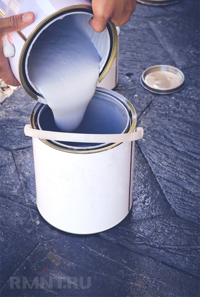 Зачем красить тротуарную плитку и как это сделать